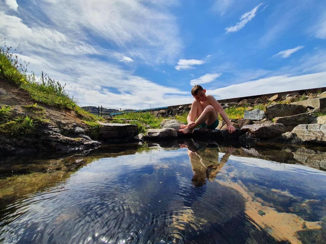 Hotel Laugarholl With Natural Hot Spring Хоульмавик Экстерьер фото