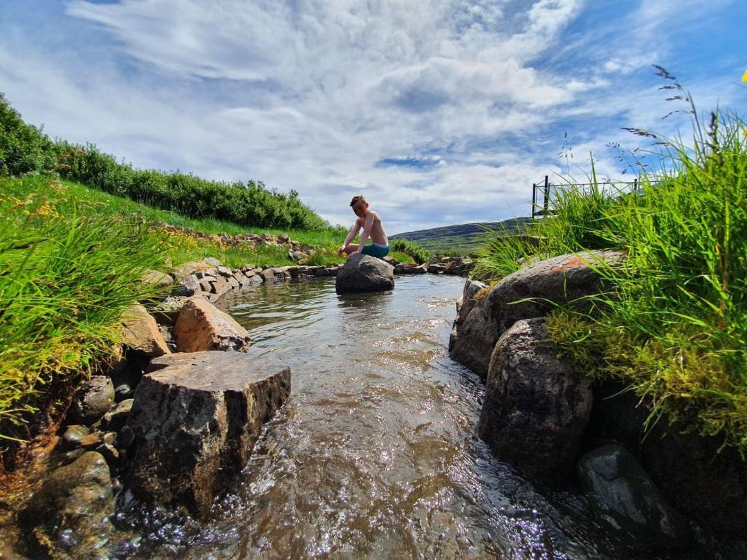 Hotel Laugarholl With Natural Hot Spring Хоульмавик Экстерьер фото