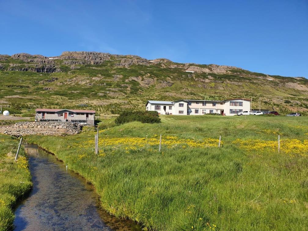 Hotel Laugarholl With Natural Hot Spring Хоульмавик Экстерьер фото