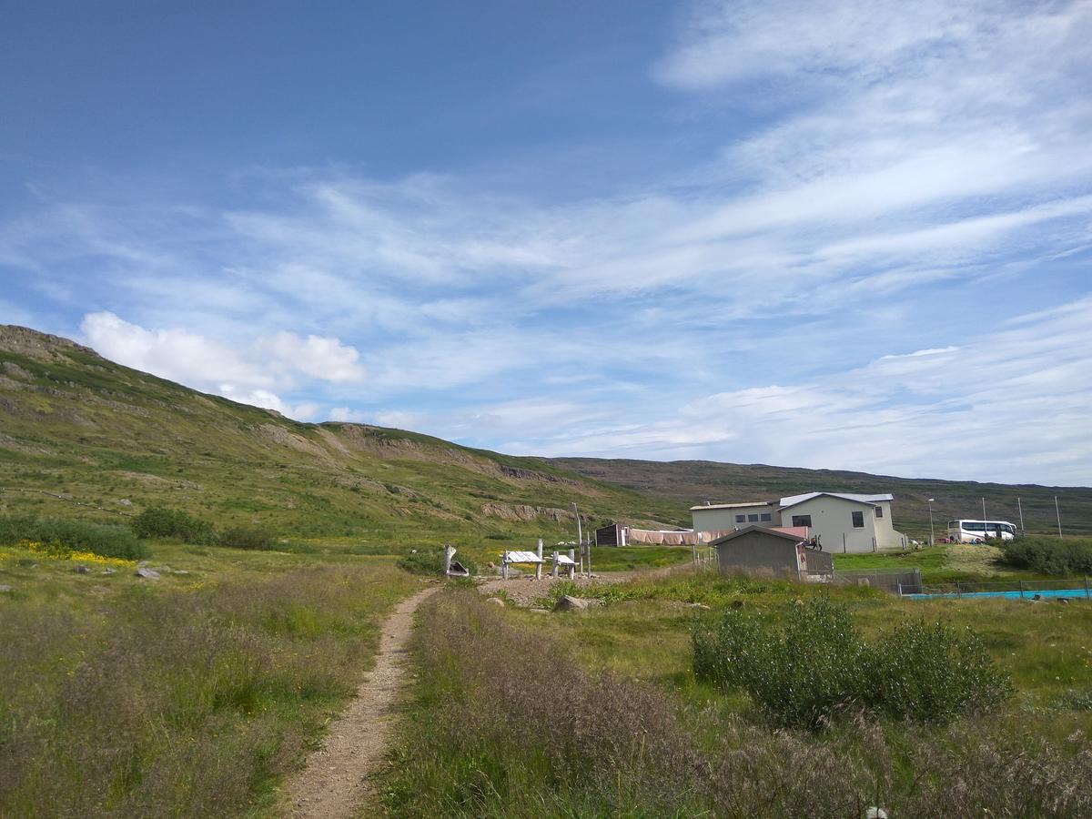 Hotel Laugarholl With Natural Hot Spring Хоульмавик Экстерьер фото